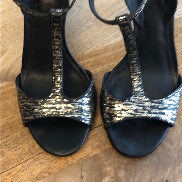 EUC - VC Signature by Vince Camuto back and gold metallic t-strap heel Sz 6 - Picture 5 of 8